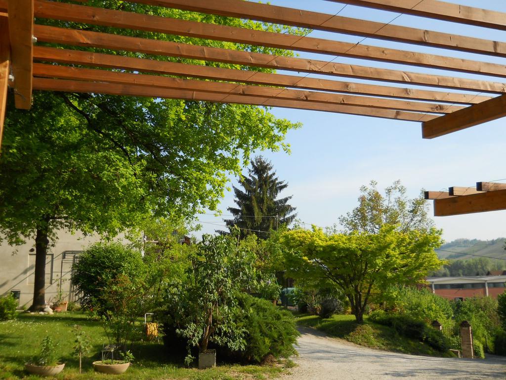 Diano dʼAlba Tenuta Calabiana المظهر الخارجي الصورة